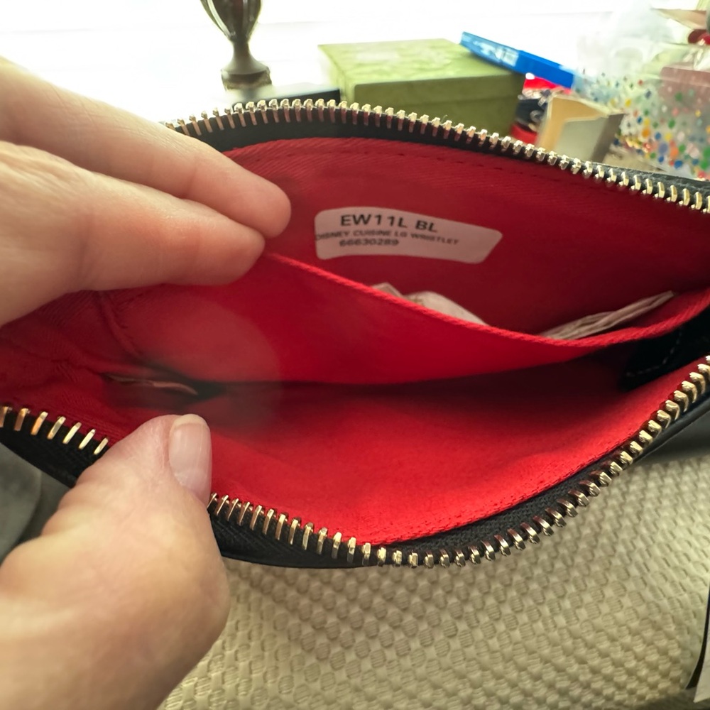 NWT.   Disney Dooney & Bourke Wristlet - Picture 10 of 11